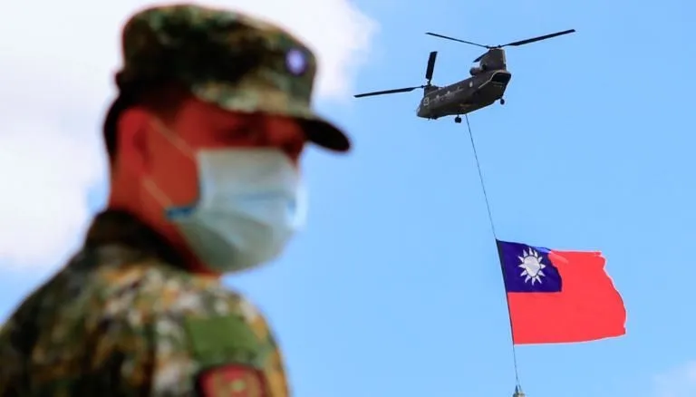 Taiwan realiza exercícios militares à medida que tensões com a China aumentam