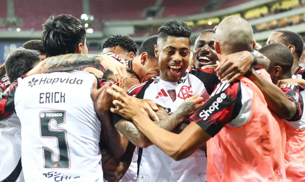 Flamengo goleia Sport e assume liderança do Campeonato Brasileiro