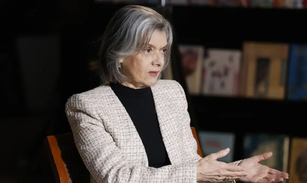 Cármen Lúcia diz que é aconselhada a deixar STF por ataques machistas