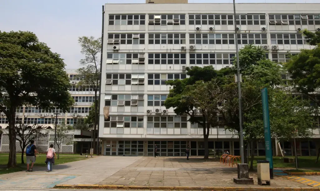 Após acordo com reitoria, funcionários da USP encerram greve