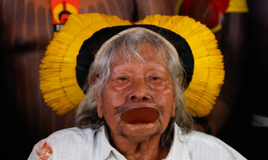 Cacique Raoni, de 94 anos, recebe cuidados paliativos em Mato Grosso